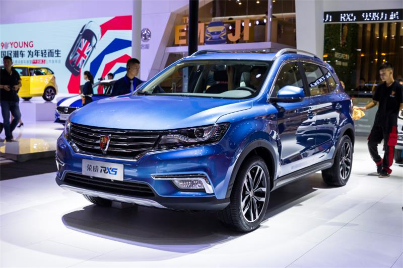 全新榮威950、榮威e950定義“高級(jí)轎車” 成都車展亮相售價(jià)16.88萬(wàn)起 互聯(lián)網(wǎng)汽車上市一周年 系統(tǒng)升級(jí)帶來(lái)顛覆式進(jìn)化