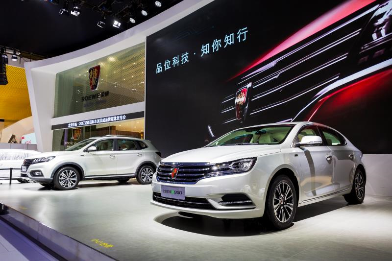 全新榮威950、榮威e950定義“高級(jí)轎車” 成都車展亮相售價(jià)16.88萬(wàn)起 互聯(lián)網(wǎng)汽車上市一周年 系統(tǒng)升級(jí)帶來(lái)顛覆式進(jìn)化