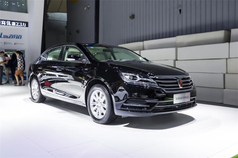 全新榮威950、榮威e950定義“高級(jí)轎車” 成都車展亮相售價(jià)16.88萬(wàn)起 互聯(lián)網(wǎng)汽車上市一周年 系統(tǒng)升級(jí)帶來(lái)顛覆式進(jìn)化
