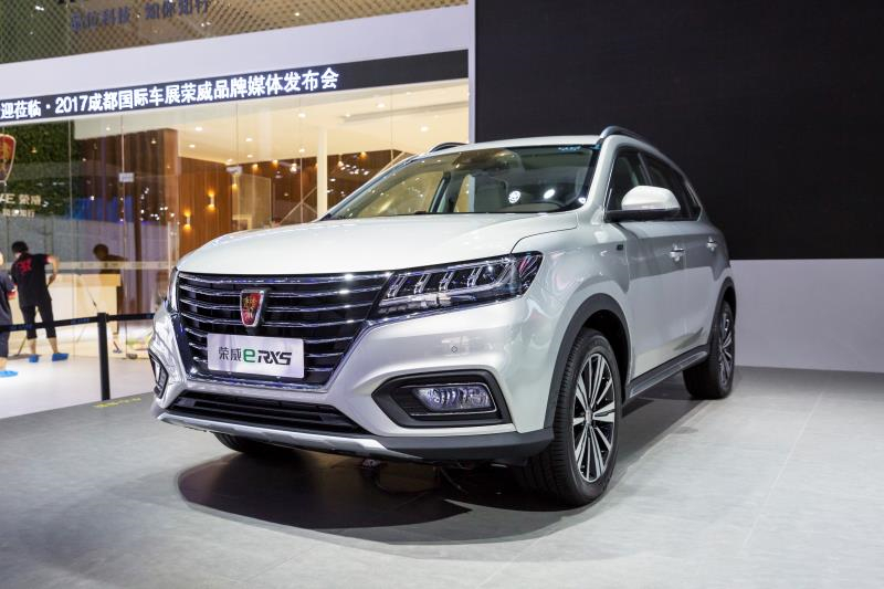 全新榮威950、榮威e950定義“高級(jí)轎車” 成都車展亮相售價(jià)16.88萬(wàn)起 互聯(lián)網(wǎng)汽車上市一周年 系統(tǒng)升級(jí)帶來(lái)顛覆式進(jìn)化